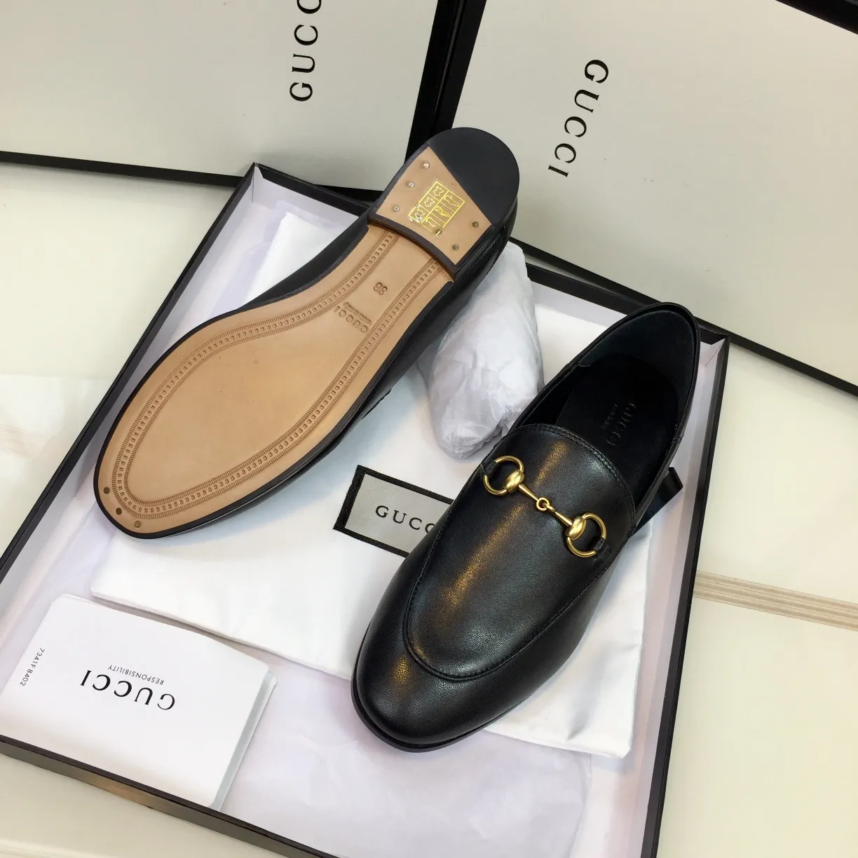 👟👟Ex-factory price 440👟👟～～GUCCI～Gucci Gucci classic century model, classic strawberry 3D printing, never fade, original purchase, purchasing agent level, welcome to compare, do not return the original version, G family classic flat shoes, mules, slippers and half slippers. Stamped logo Fabric: Original calfskin, lining feet/cowhide lining Outsole: Imported genuine leather outsole Size: 34-41 "34/41 custom-made, non-refundable, please come first to order. Verbal customization is not accepted" This panel can be customized Men's size: 39-45 "Custom-made, non-refundable" Packaging: Comes with a full set of top-quality packaging